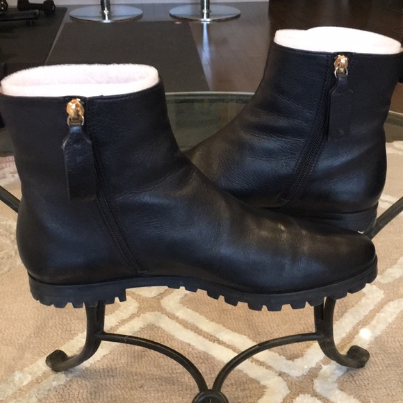 Stuart Weitzman Riley Ankle Zip Up Bootie with Lug Sole Black Size 8. Like New! - Picture 5 of 16